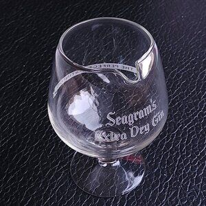 SEAGRAM'S EXTRA DRY GIN  Snifter Glass Pourer "The Perfect Martini Gin"